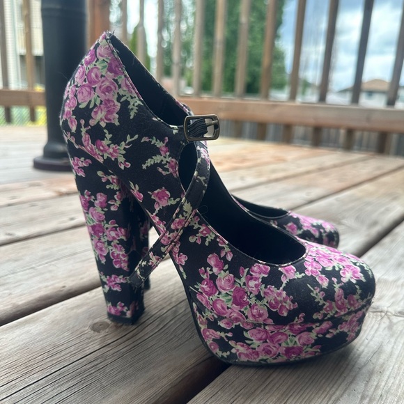 Floral Mary-Jane style heels - Forever 21 - Picture 2 of 4